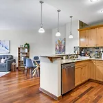 Alluring Mountain View Condo - Right In The Heart Of Downtown - Managed By Little Sister Getaways
